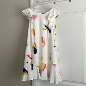 Entro dress w/ fluttery sleeves and toe detail on back of dress